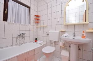 Et badeværelse på Apartment Tonkica + 29 billeder