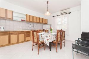 Kuchyň nebo kuchyňský kout v ubytování Apartment Slavko + 15 fotografií