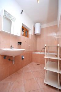 Koupelna v ubytování Apartments Kata + 31 fotografií