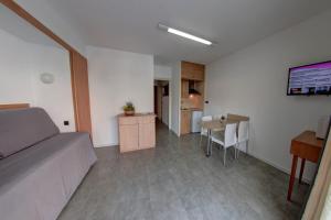 a room with a bed and a table and a kitchen at Hotel Apartamentos Solimar in Calafell