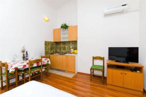 Kuchyň nebo kuchyňský kout v ubytování Apartments Tomislav
