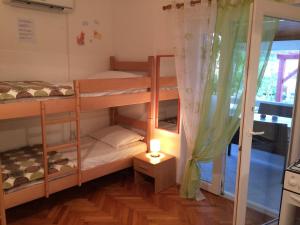 Ένα ή περισσότερα κρεβάτια σε δωμάτιο στο Apartments Bruno