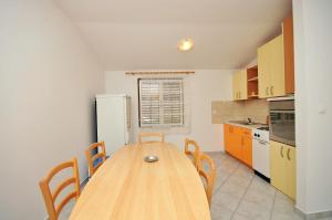 Kuchyň nebo kuchyňský kout v ubytování Apartments Renato