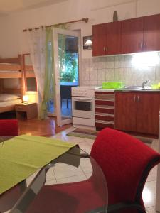 Η κουζίνα ή μικρή κουζίνα στο Apartments Bruno