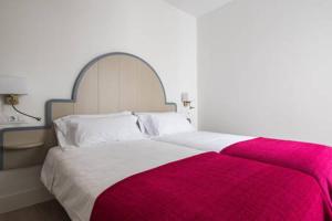 Gallery image of Apartamentos RG Suites Plaza del Salvador in Seville