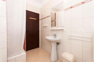 Bilik mandi di Apartments Mate +41 gambar