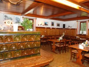 Restaurace v ubytování PLANINSKA KOČA NA GOZDU + 37 fotografií