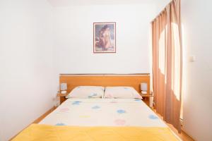 Postel nebo postele na pokoji v ubytování Apartments Ksenija