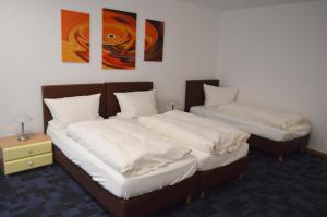 Postel nebo postele na pokoji v ubytování Hotel B8 Voerde