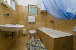 Koupelna v ubytování Apartments Zdenka + 22 fotografií