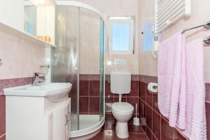 Ένα μπάνιο στο Apartments Ivan