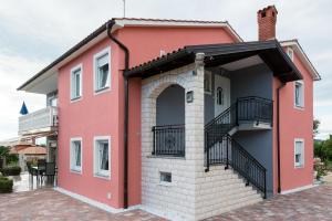 Budova, v ktorej sa apartmán nachádza