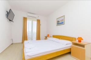 Postel nebo postele na pokoji v ubytování Apartments Tiho i Pave