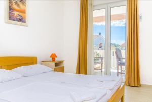 Postel nebo postele na pokoji v ubytování Apartments Tiho i Pave