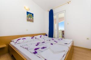 Postel nebo postele na pokoji v ubytování Apartments Tiho i Pave