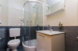 Koupelna v ubytování Apartments Tiho i Pave