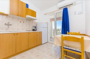 Kuchyň nebo kuchyňský kout v ubytování Apartments Tiho i Pave