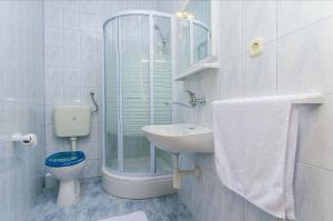 Koupelna v ubytování Apartments Tiho i Pave