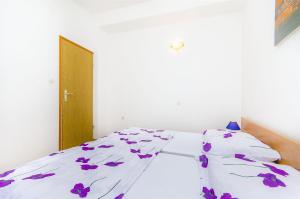 Postel nebo postele na pokoji v ubytování Apartments Tiho i Pave
