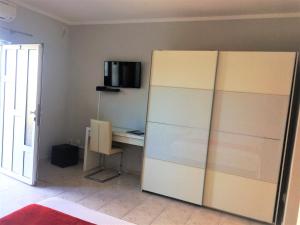 TV a/nebo společenská místnost v ubytování Apartments Marjan