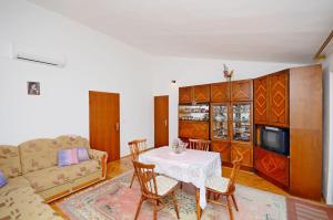 Kuchyň nebo kuchyňský kout v ubytování Apartment Ksenija