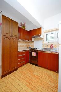 Kuchyň nebo kuchyňský kout v ubytování Apartment Ksenija