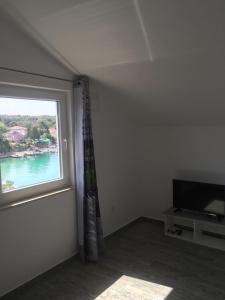 TV a/nebo společenská místnost v ubytování Apartments Suzana