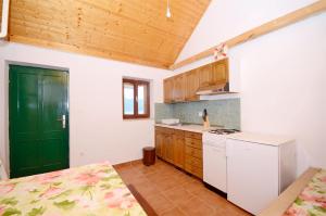 Kuchyňa alebo kuchynka v ubytovaní House Krunoslav