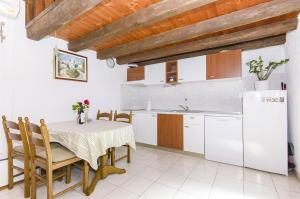 Kuchyň nebo kuchyňský kout v ubytování House Ivan