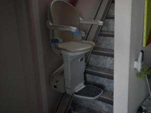 a toilet in the corner of a bathroom with stairs at B & B Kaaskenswater in Zierikzee