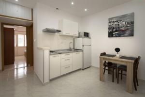Kuchyň nebo kuchyňský kout v ubytování Apartment Mery