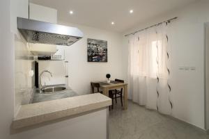 Kuchyň nebo kuchyňský kout v ubytování Apartment Mery