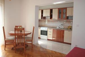 Kuchyň nebo kuchyňský kout v ubytování Apartment Anton