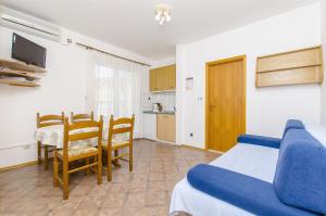 Kuchyň nebo kuchyňský kout v ubytování Apartments and Rooms Iva + 37 fotografií