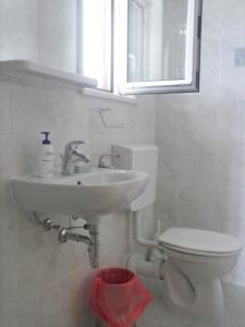 Koupelna v ubytování Apartments Mara