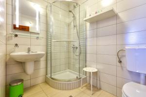 Kúpeľňa v ubytovaní Apartments Arsen + 37 fotografií