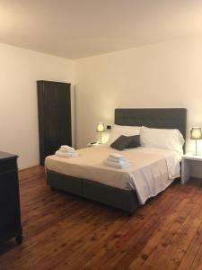 A bed or beds in a room at Corte di Pellio
