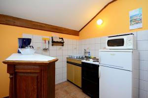 Kuchyň nebo kuchyňský kout v ubytování Apartments Ines