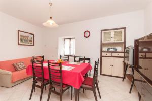 Nhà bếp/bếp nhỏ tại House Anton +21 ảnh