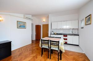Kuchyň nebo kuchyňský kout v ubytování Apartments Dragica