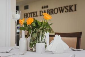Posteľ alebo postele v izbe v ubytovaní Hotel Dąbrowski
