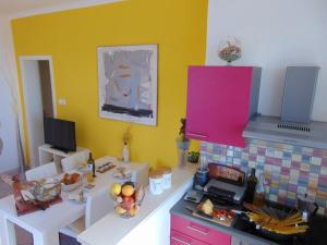 Kuchyň nebo kuchyňský kout v ubytování Apartment Rajka