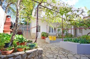 Vonkajšia záhrada v ubytovaní Apartments Jasminka