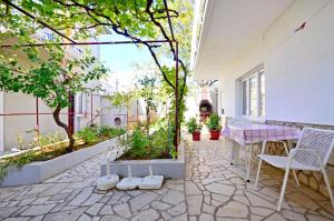 Vonkajšia záhrada v ubytovaní Apartments Jasminka