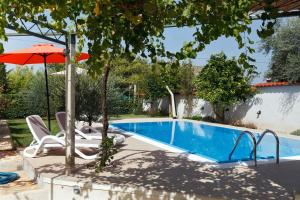 Bazén v ubytování Villa Luna nebo v jeho okolí