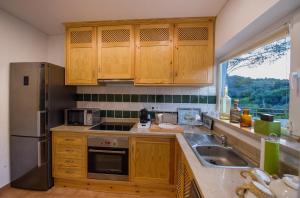 Kuchyň nebo kuchyňský kout v ubytování Arrábida Mountain House