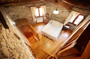 A bed or beds in a room at Casa Lamelas