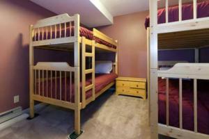 a bedroom with two bunk beds in a room at Vacation Homes by The Bulldog- Henk's Haven in Silver Star