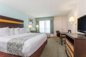 TV/Unterhaltungsangebot in der Unterkunft Ramada Plaza by Wyndham Nags Head Oceanfront