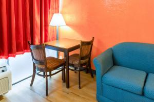 Ruang duduk di Motel 6-Groton, CT - Casinos nearby